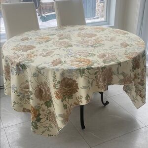 VINTAGE Large Rectangular Floral Cream & Tan Tablecloth W: 56.5” X L: 80.5”